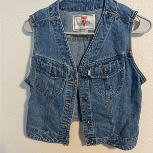 Levi’s Size Medium Cotton Vest